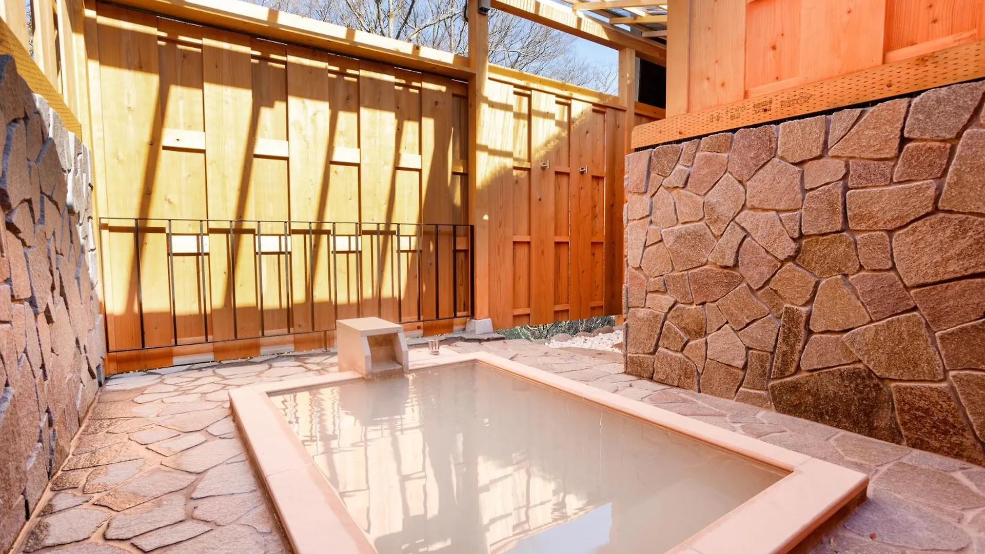 源泉かけ流し 白濁 Forest Suite Hakone Sengokuhara 日本