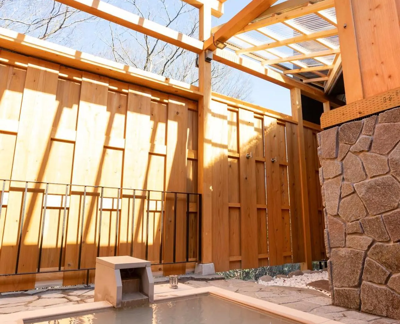 源泉かけ流し 白濁 Forest Suite Hakone Sengokuhara